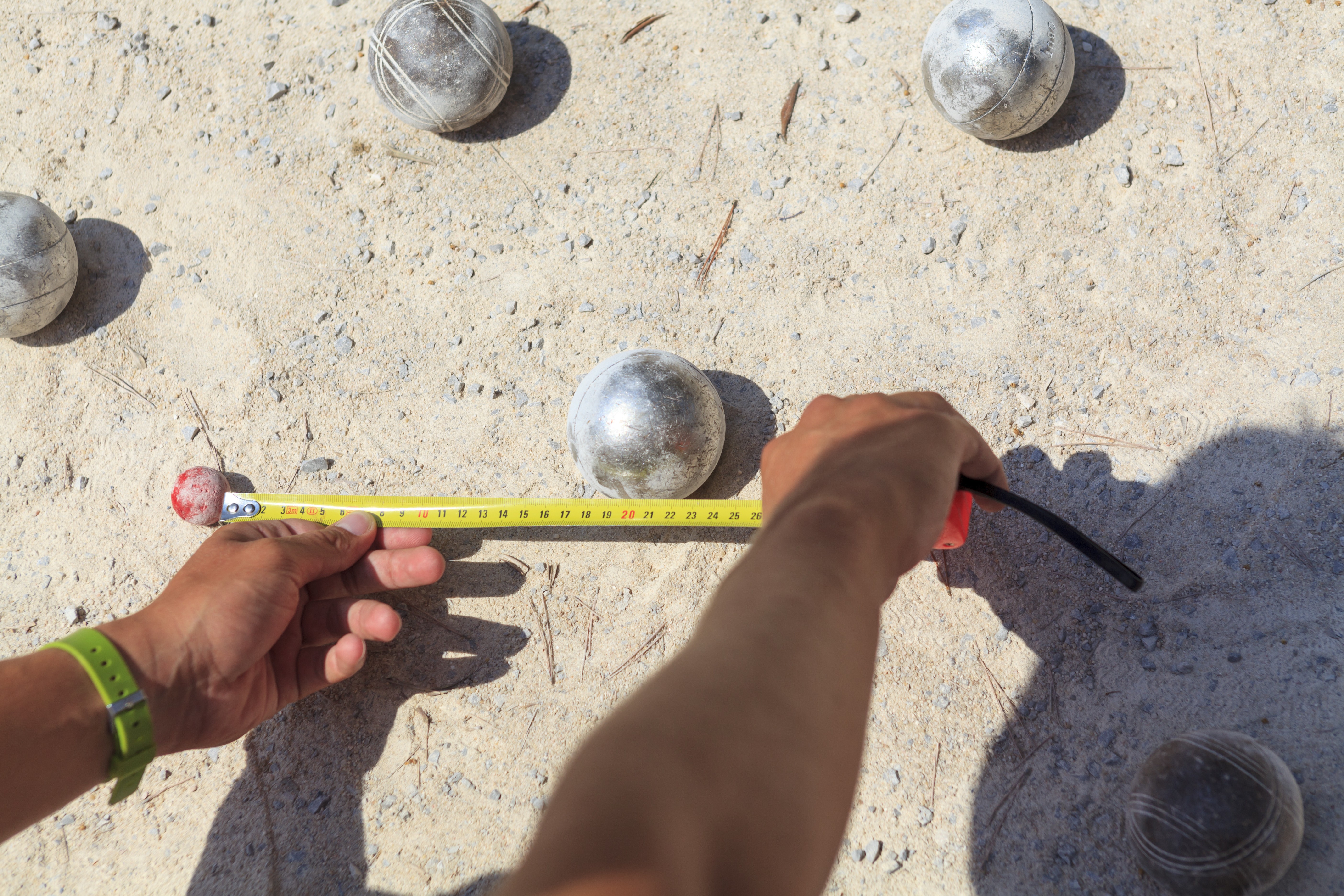 Quelles est l’équipement réglementaire pour tous les arbitres de pétanque ?